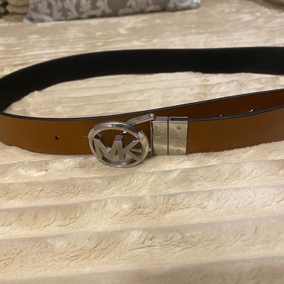 Michael Kors Men’s Reversible Leather Belt - Picture 1 of 2